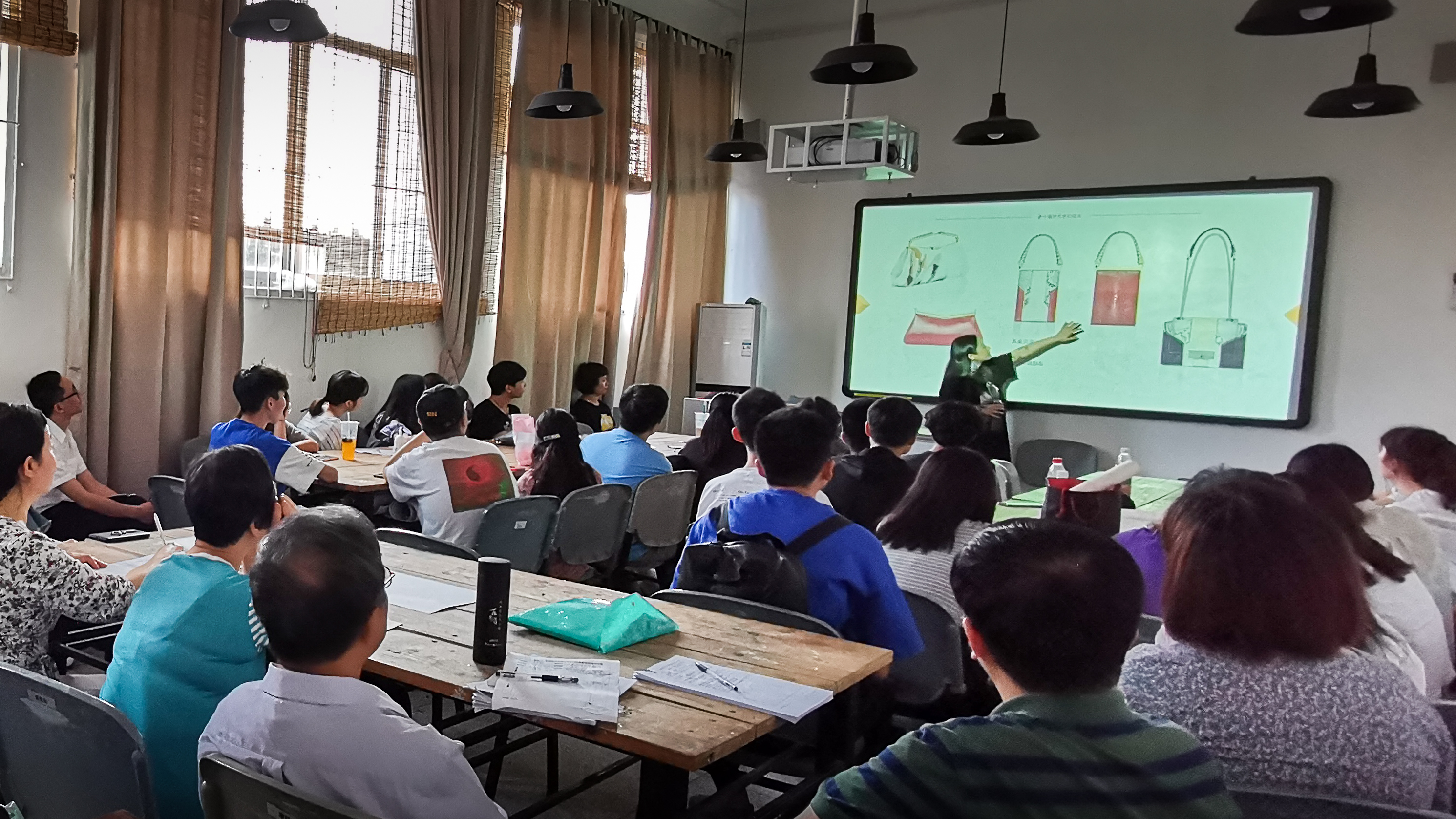 艺术设计学院2018-2019学年第二学期第二次教学公开课成功举行